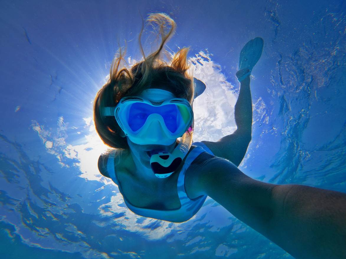 girl snorkeling in waikiki honolulu